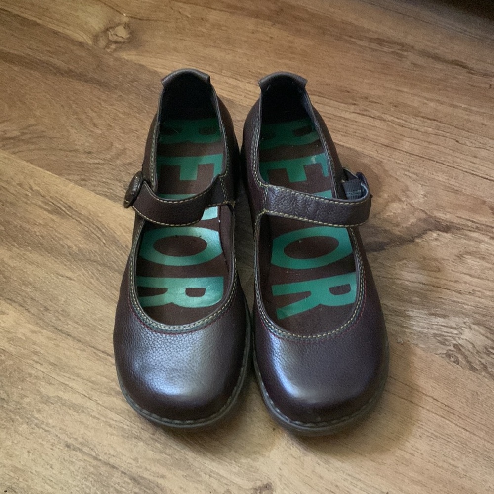 Dark brown report shoes 👞 size 8- 8.5